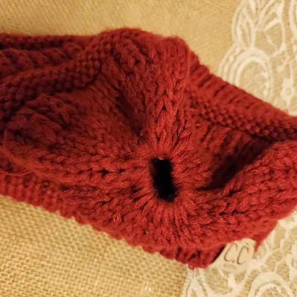 Kids C.C. Beanie with Ponytail Opening - Picture 4 of 4